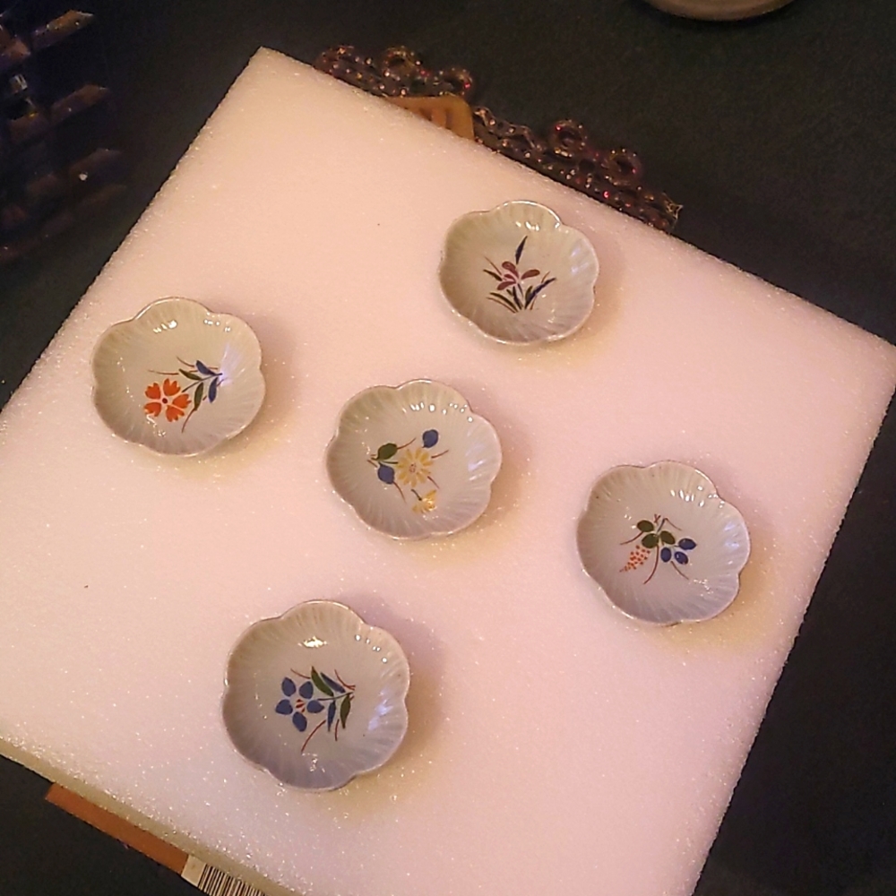 Japanese Porcelain 5 Plate Set